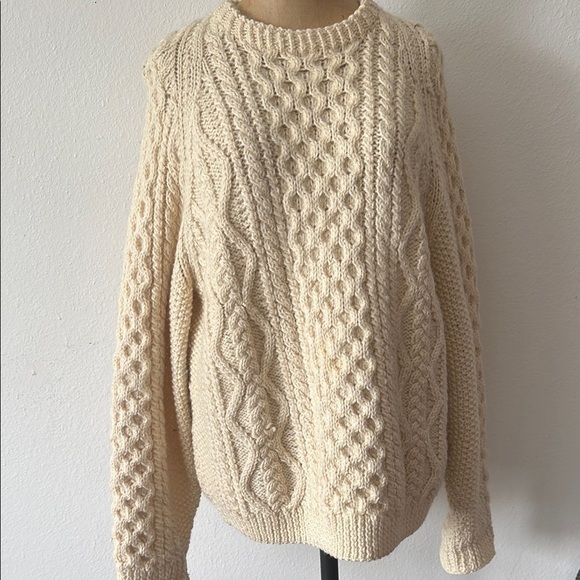 House of Tweed sz M Cozy Cream Cable Knit Sweater 100% wool great pre owned cond - Picture 1 of 6